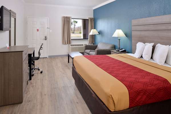  - Econo Lodge Inn & Suites Port Arthur