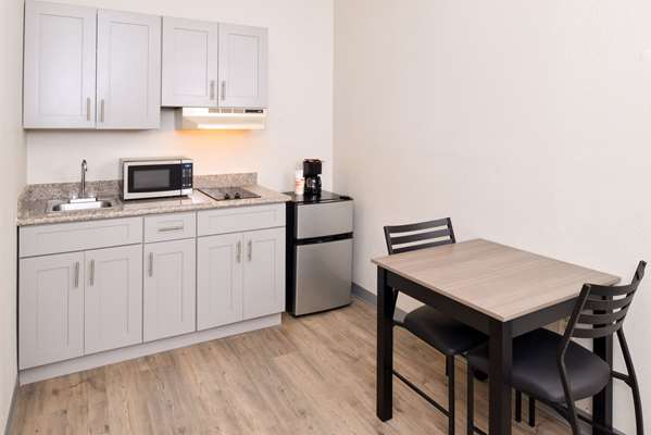  - Econo Lodge Inn & Suites Port Arthur