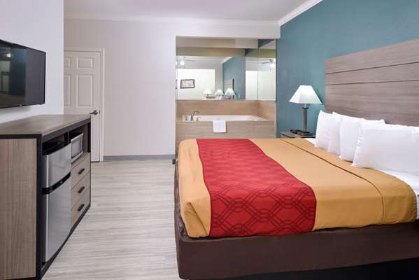  - Econo Lodge Inn & Suites Port Arthur