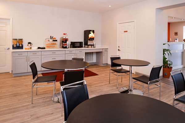 Amenities - Econo Lodge Inn & Suites Port Arthur