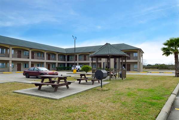  - Econo Lodge Inn & Suites Port Arthur