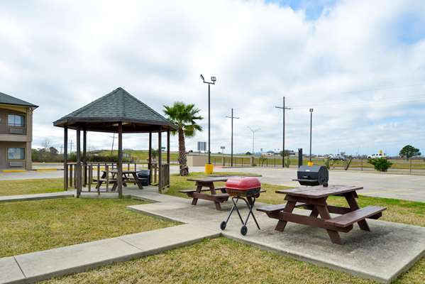  - Econo Lodge Inn & Suites Port Arthur