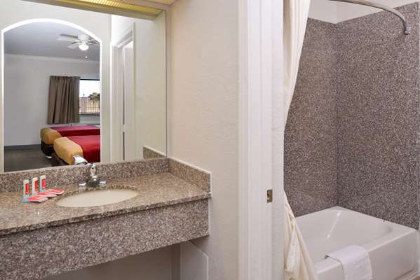  - Econo Lodge Inn & Suites Port Arthur