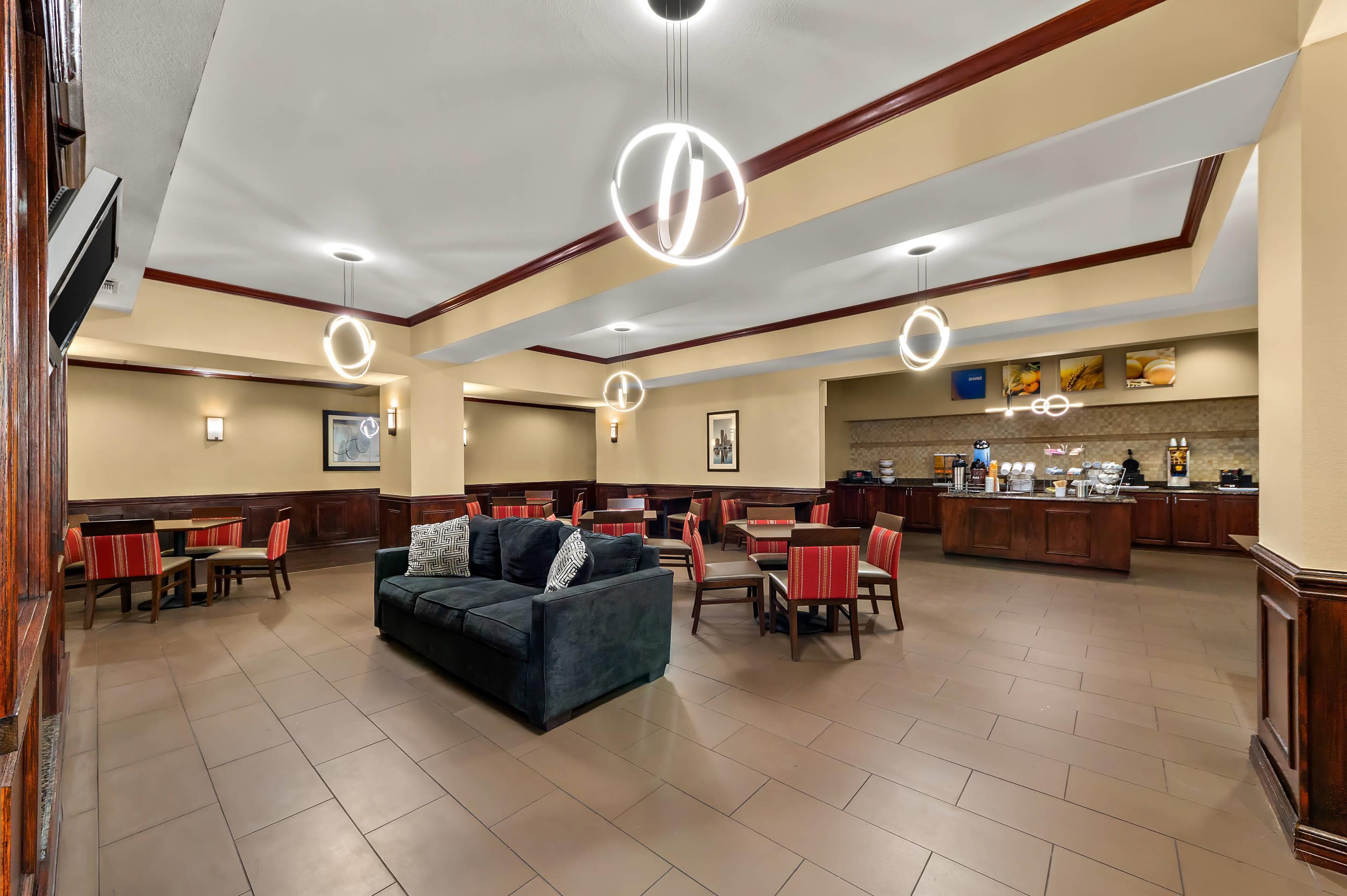 Lobby | Comfort Suites Central