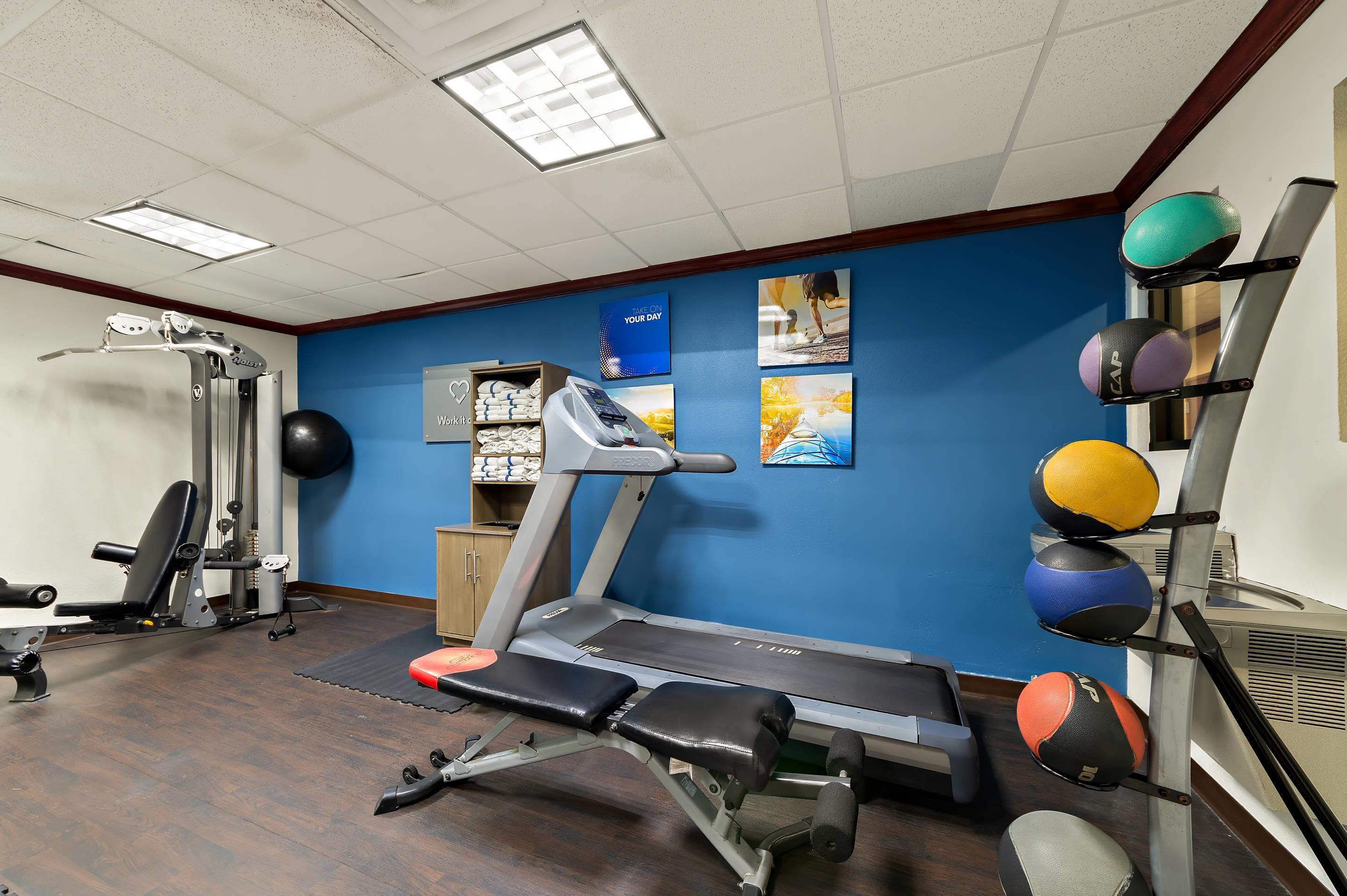 Fitness center | Comfort Suites Central