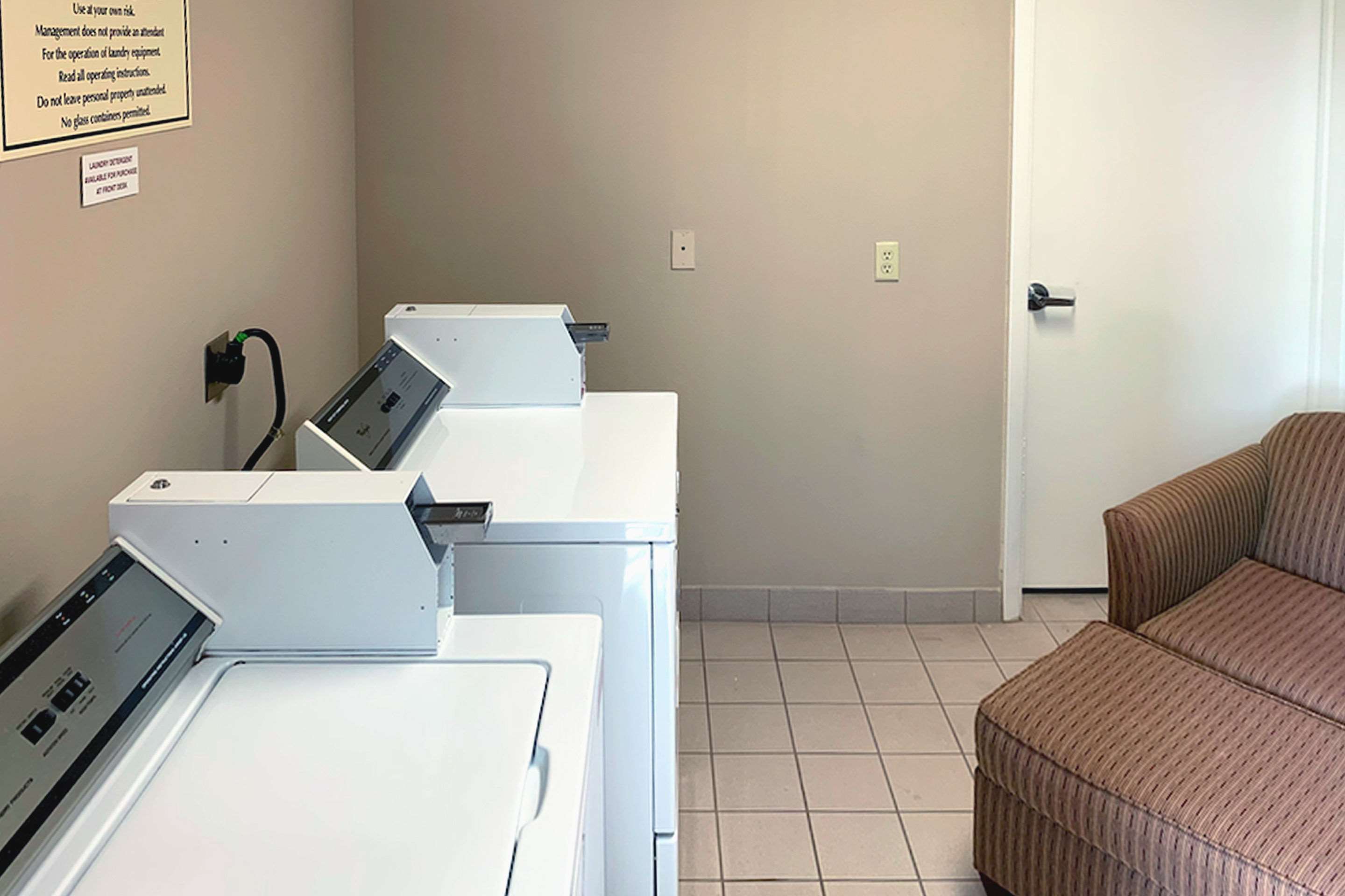 Guest laundry facilities | Comfort Suites Texas Ave.