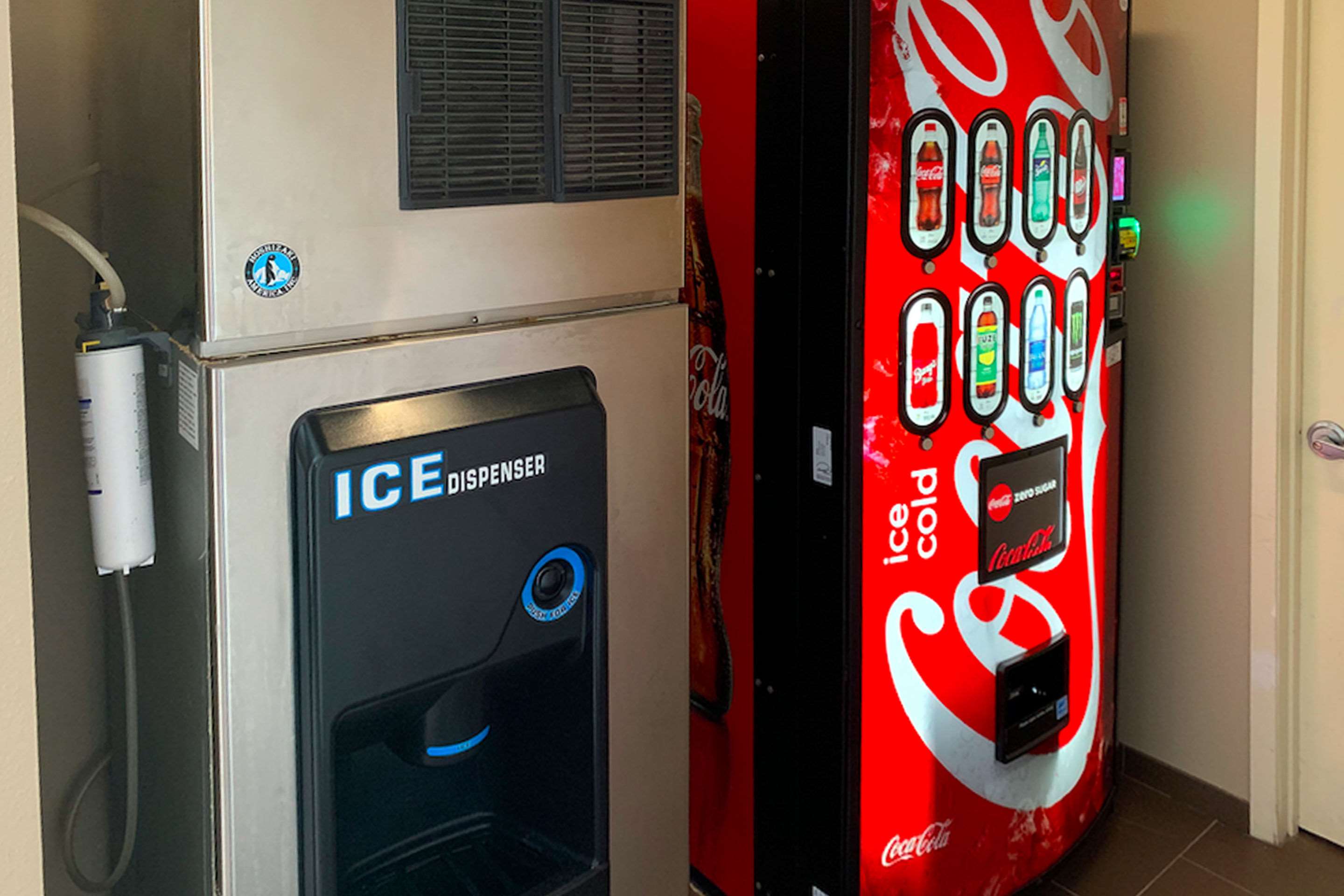 Hotel vending area | Comfort Suites Texas Ave.