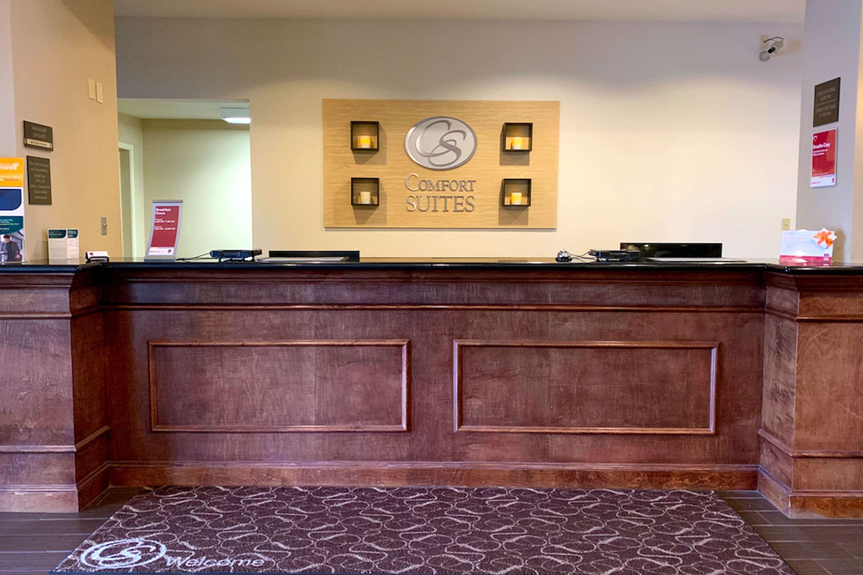 Front desk | Comfort Suites Texas Ave.