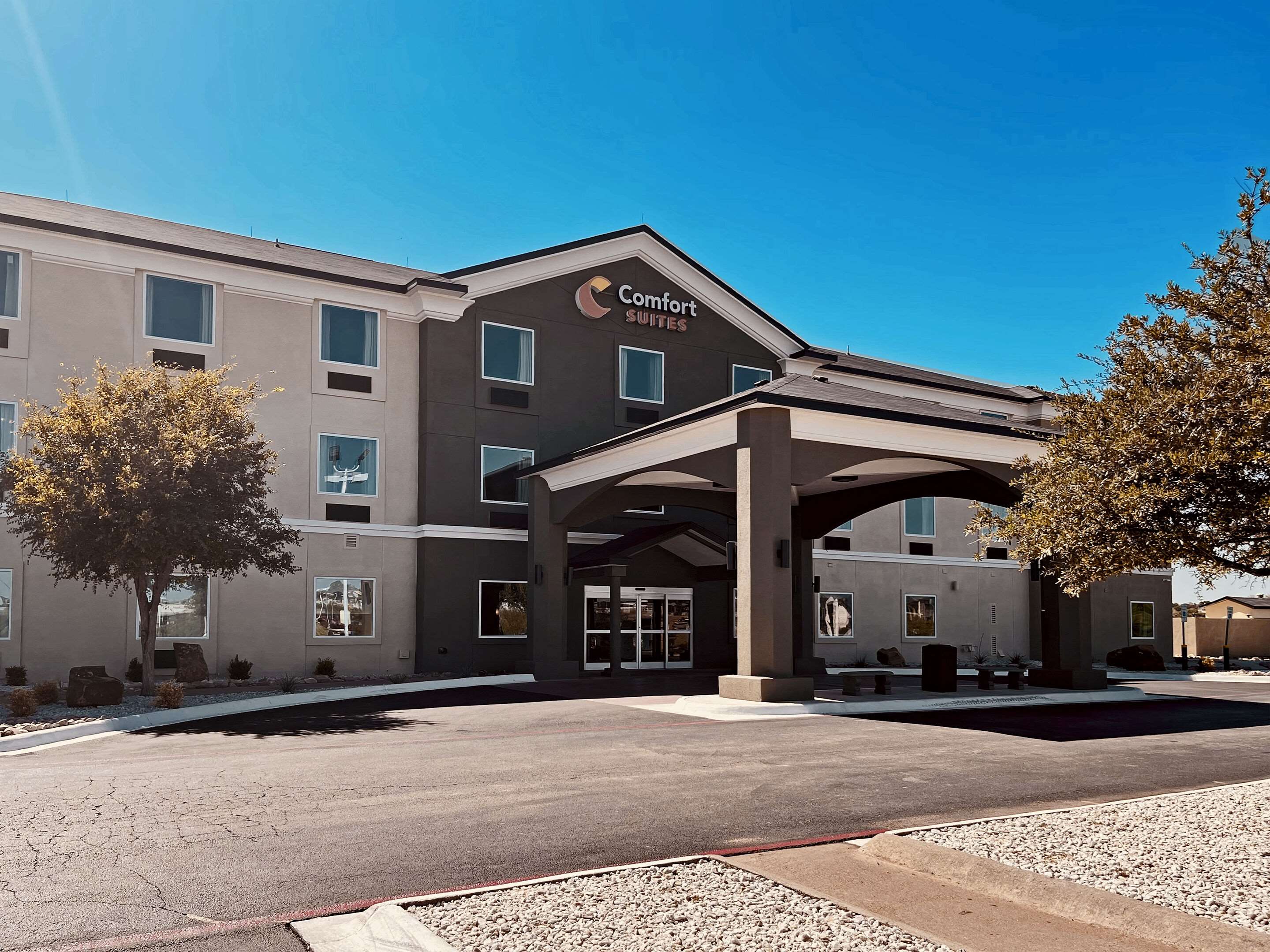 Hotel entrance | Comfort Suites San Angelo near University
