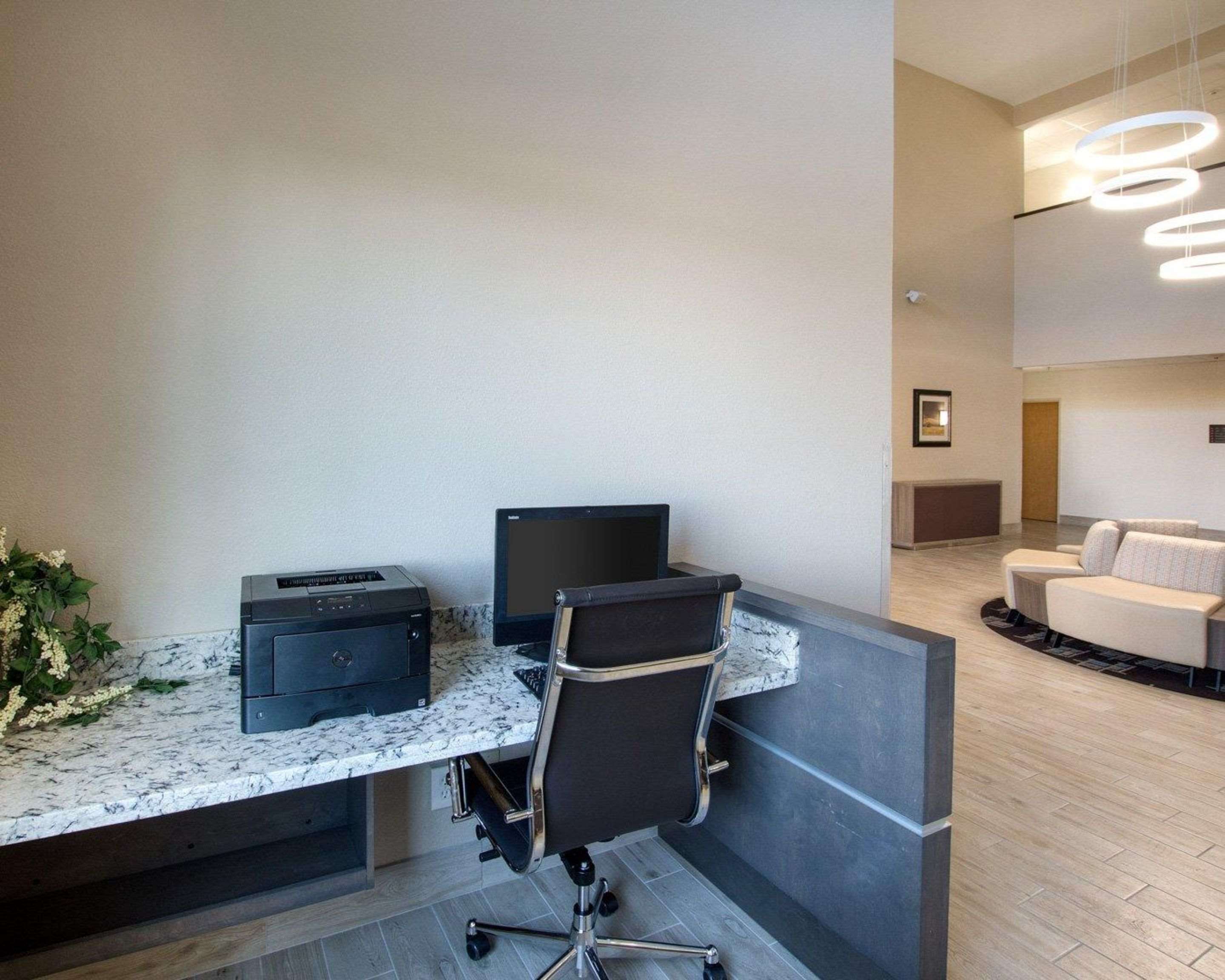 Business center with high-speed Internet access | Comfort Suites San Angelo near University