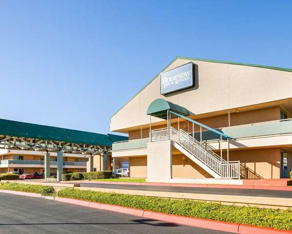 Exterior view - Rodeway Inn & Suites Fiesta Park San Antonio - I-10, Exit 560