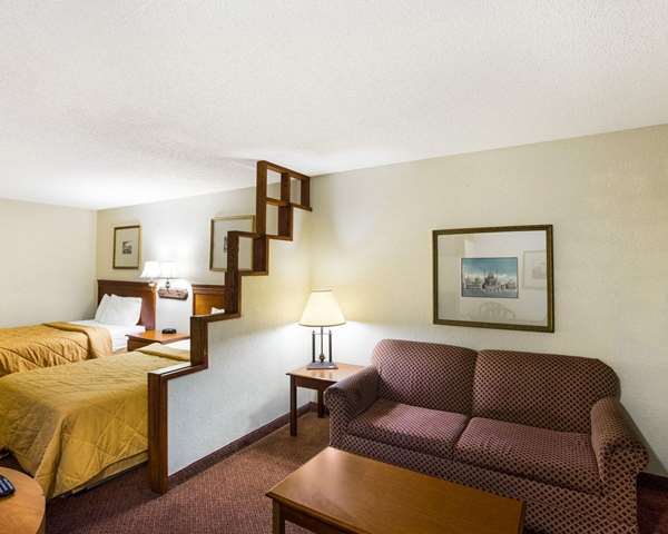  - Rodeway Inn & Suites Fiesta Park San Antonio - I-10, Exit 560