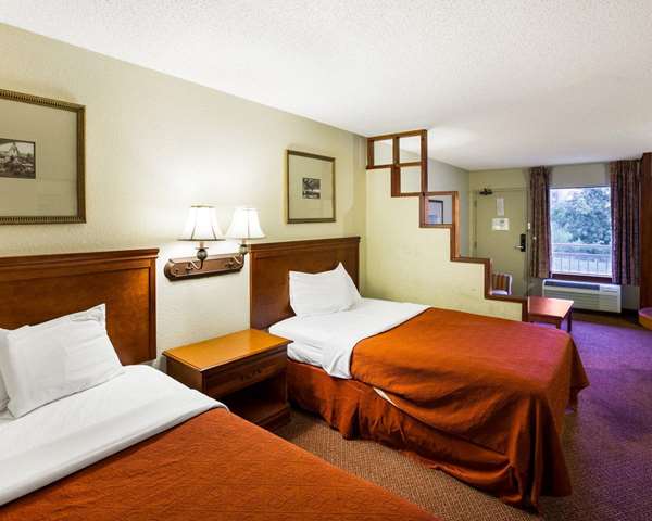 Suite - Rodeway Inn & Suites Fiesta Park San Antonio - I-10, Exit 560