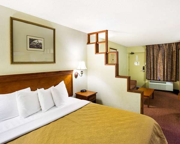 Suite - Rodeway Inn & Suites Fiesta Park San Antonio - I-10, Exit 560