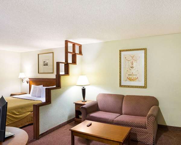 Suite - Rodeway Inn & Suites Fiesta Park San Antonio - I-10, Exit 560