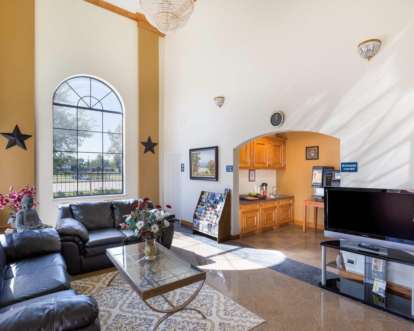 Hotel lobby | Rodeway Inn & Suites Humble, TX