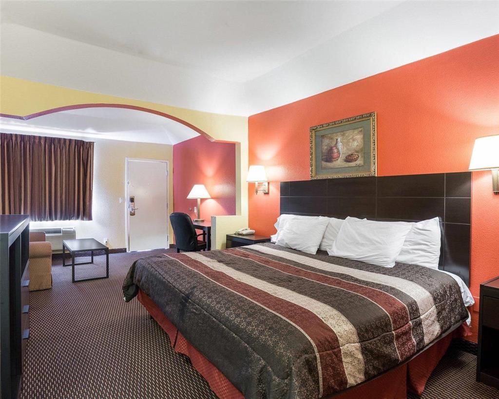 RODEWAY INN AND SUITES HUMBLE IAH-guestroom-Guest Room,Suite,On-Site.jpg