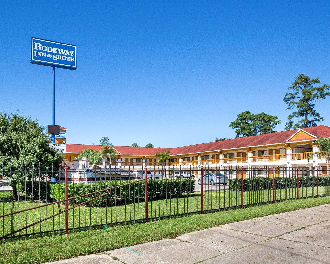 Beautifully landscaped hotel | Rodeway Inn & Suites Humble, TX