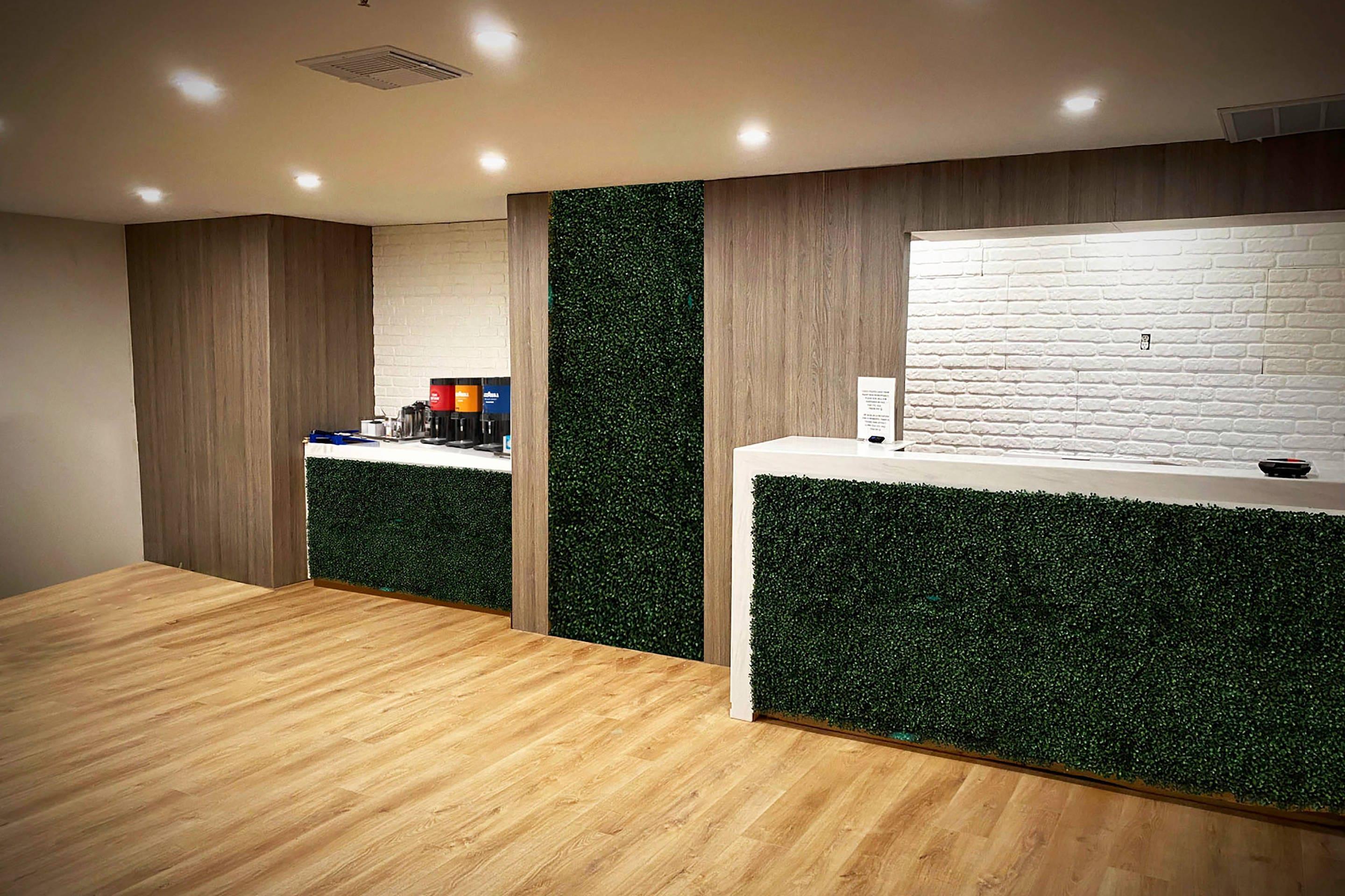 Front desk | Quality Inn & Suites Del Rio