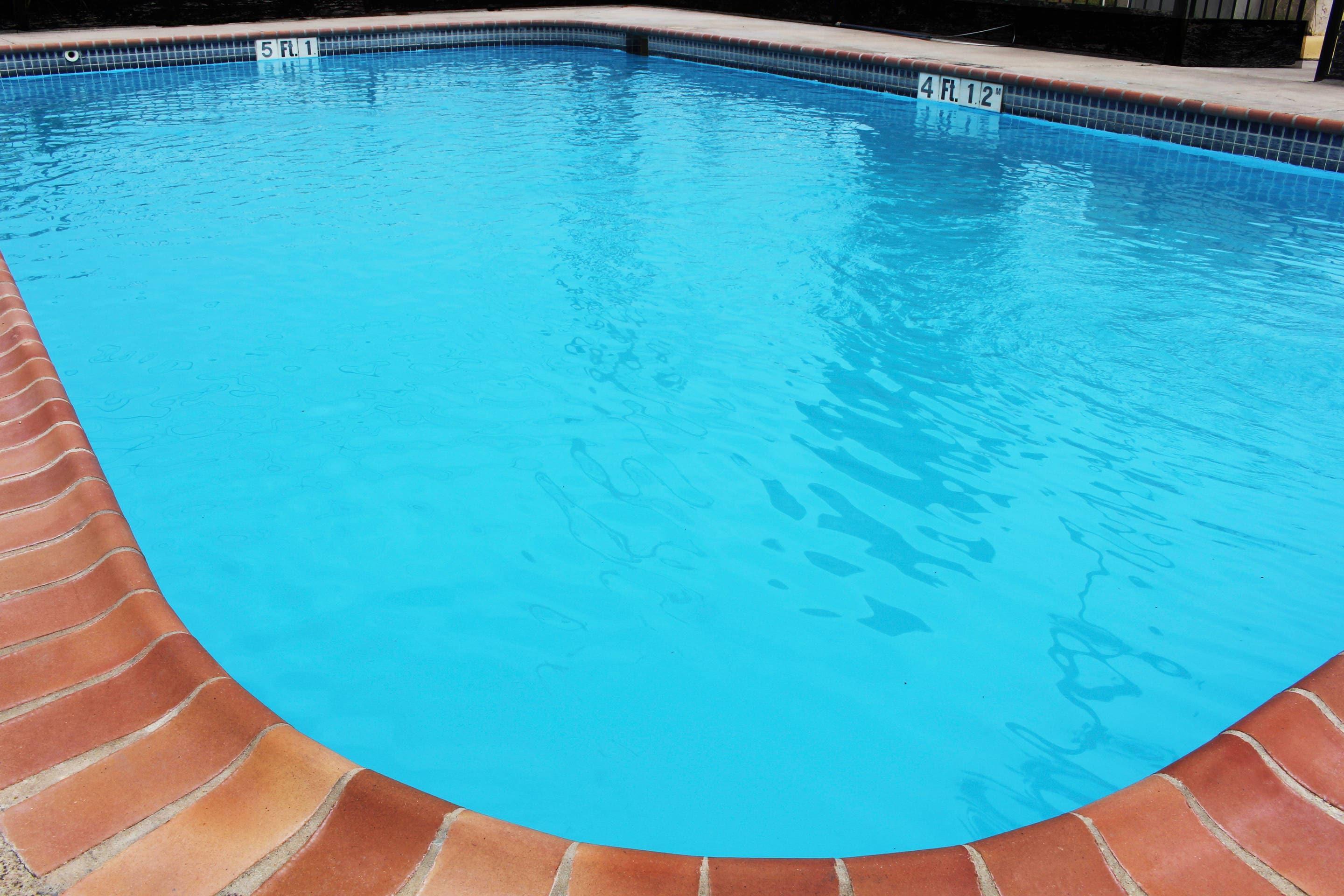 Outdoor pool | Quality Inn & Suites Del Rio