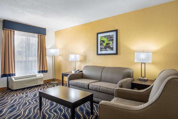 Suite - Quality Inn & Suites Fort Worth - I-30, Exit 7A