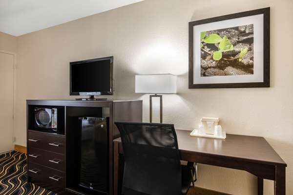 Suite - Quality Inn & Suites Fort Worth - I-30, Exit 7A