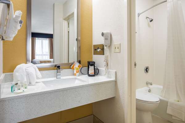 Suite - Quality Inn & Suites Fort Worth - I-30, Exit 7A