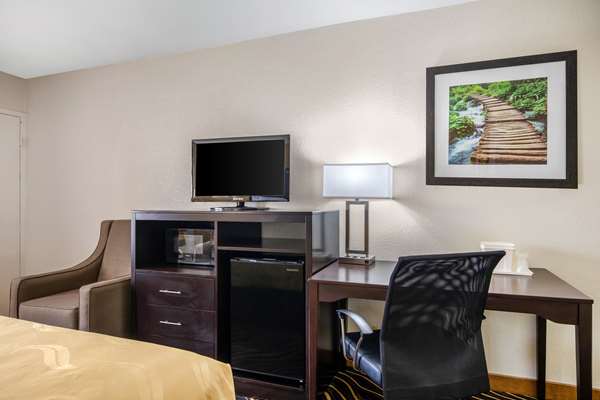  - Quality Inn & Suites Fort Worth - I-30, Exit 7A