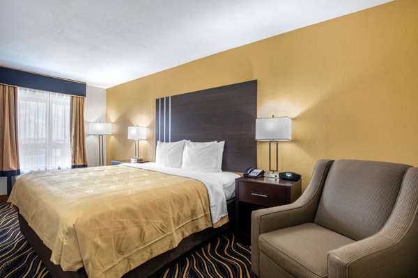  - Quality Inn & Suites Fort Worth - I-30, Exit 7A