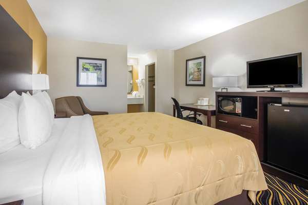  - Quality Inn & Suites Fort Worth - I-30, Exit 7A
