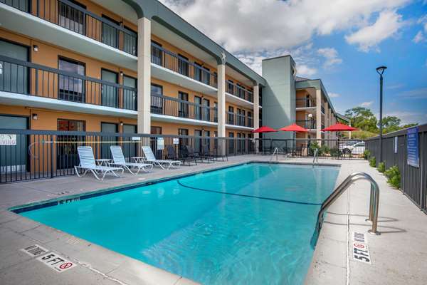 Pool - Quality Inn & Suites Fort Worth - I-30, Exit 7A