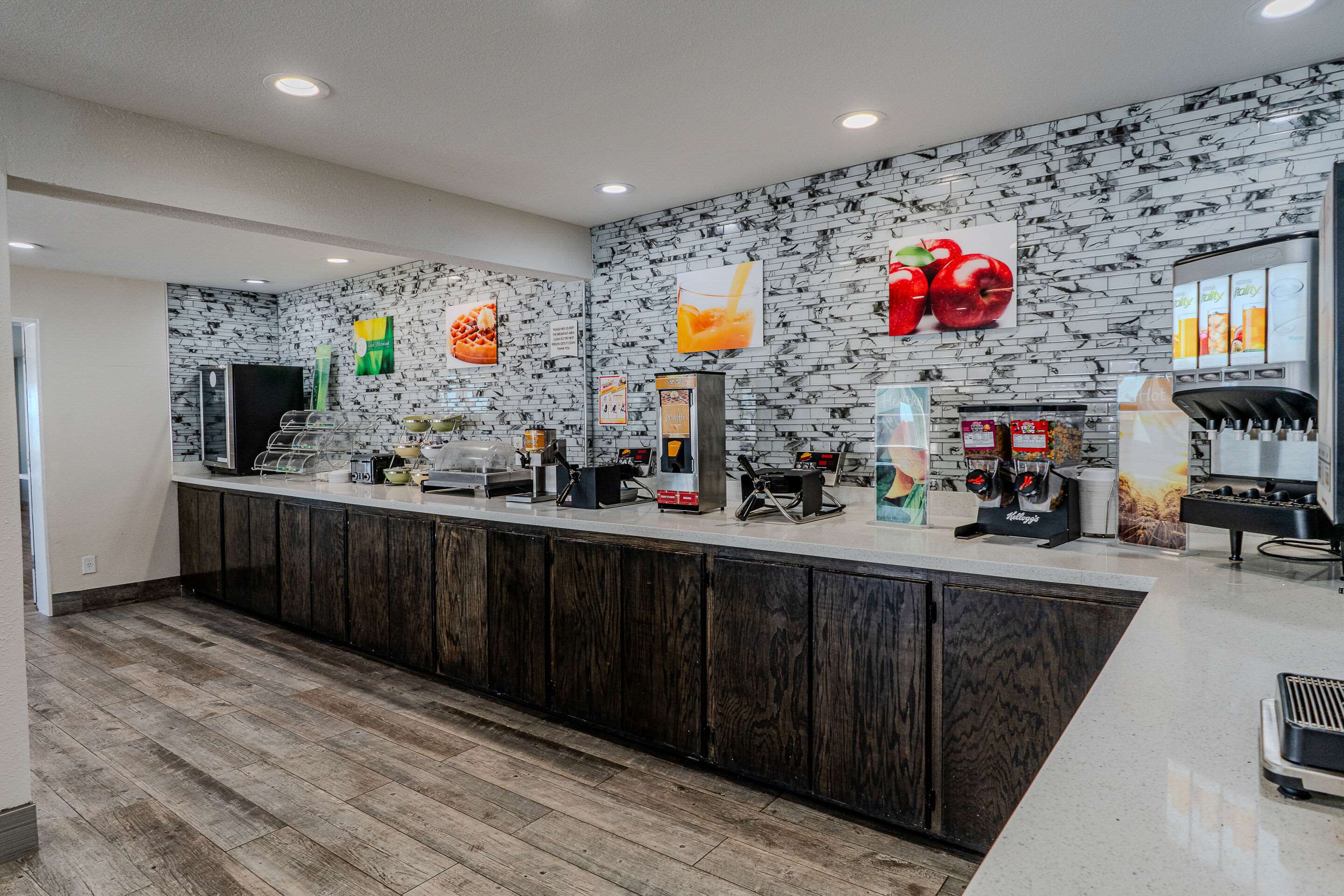Breakfast area | Quality Inn Rockport on Aransas Bay