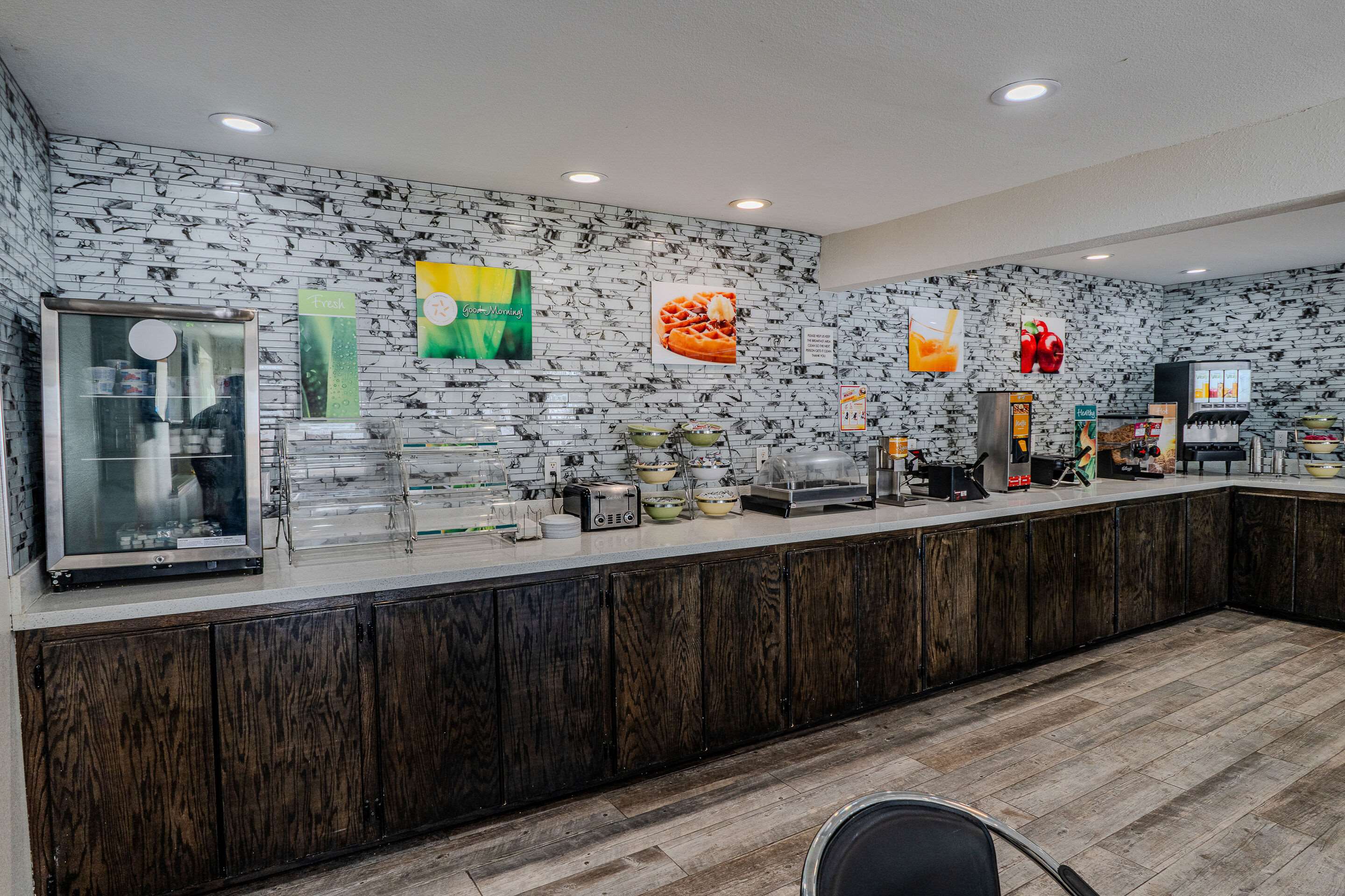 Breakfast area | Quality Inn Rockport on Aransas Bay