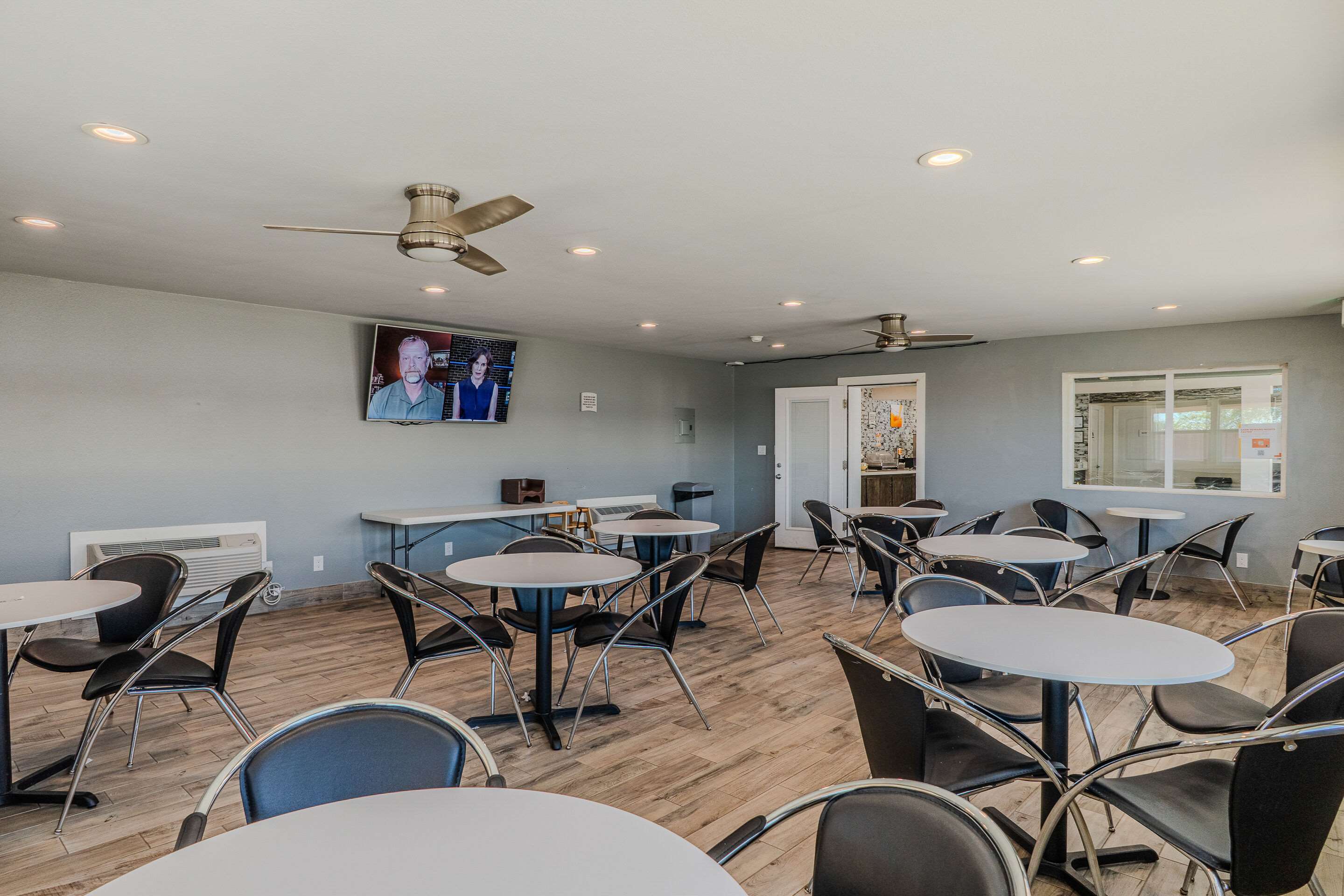 Breakfast area | Quality Inn Rockport on Aransas Bay