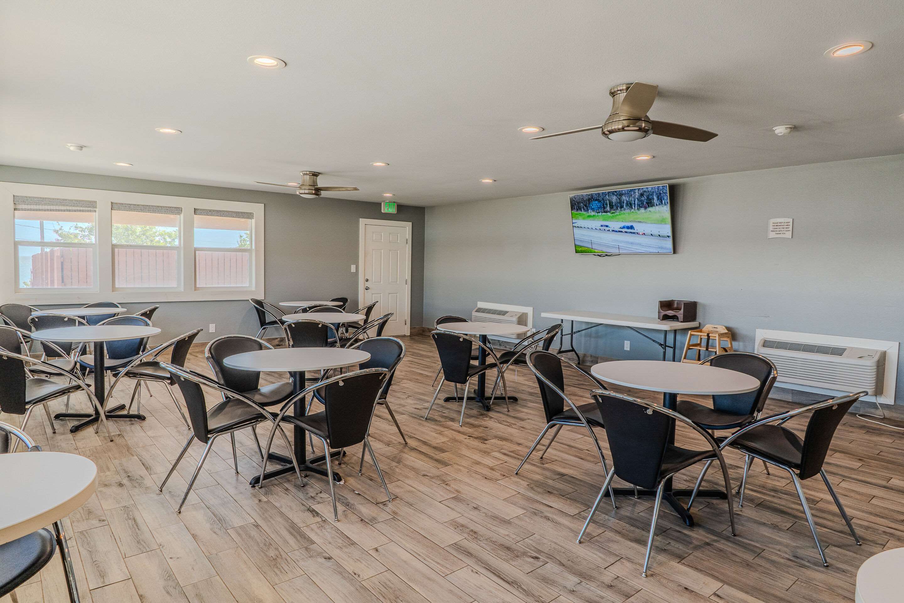 Breakfast area | Quality Inn Rockport on Aransas Bay