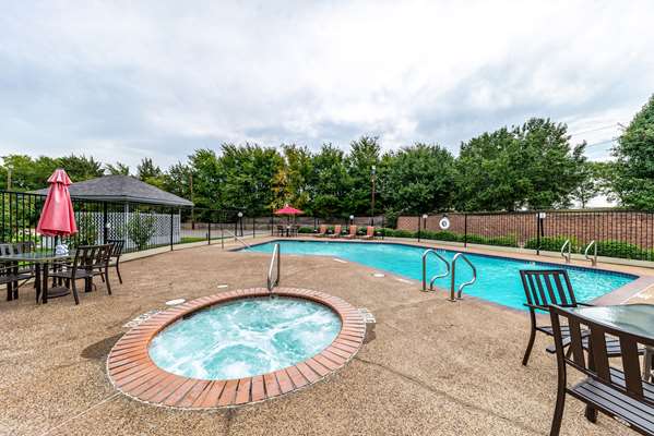 Pool - Quality Inn & Suites Canton - I-20, Exit 527