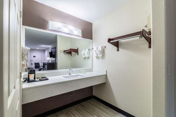  - Quality Inn & Suites Canton - I-20, Exit 527