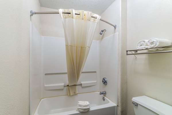  - Quality Inn & Suites Canton - I-20, Exit 527