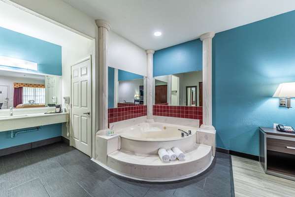  - Quality Inn & Suites Canton - I-20, Exit 527