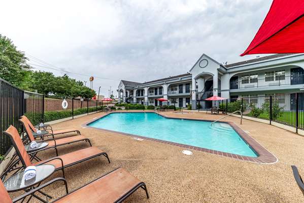 Pool - Quality Inn & Suites Canton - I-20, Exit 527