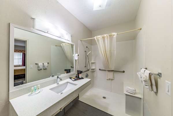  - Quality Inn & Suites Canton - I-20, Exit 527