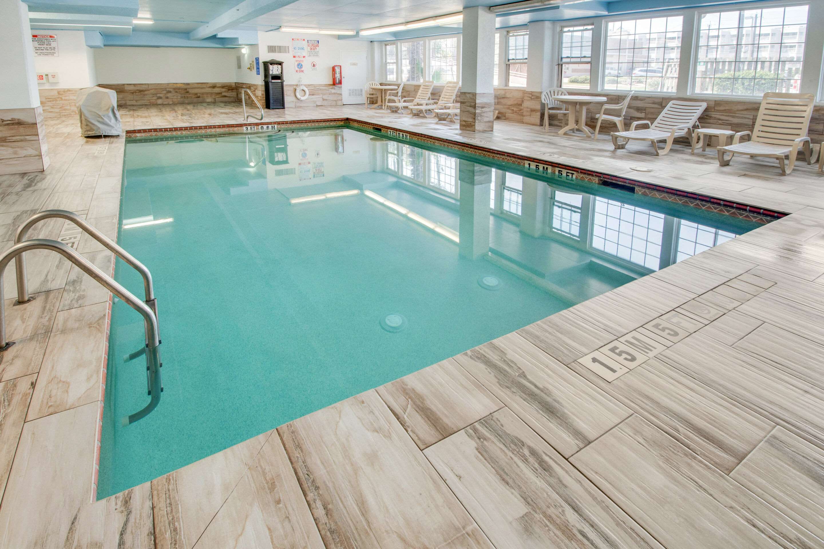 Indoor pool | Quality Inn & Suites Beachfront
