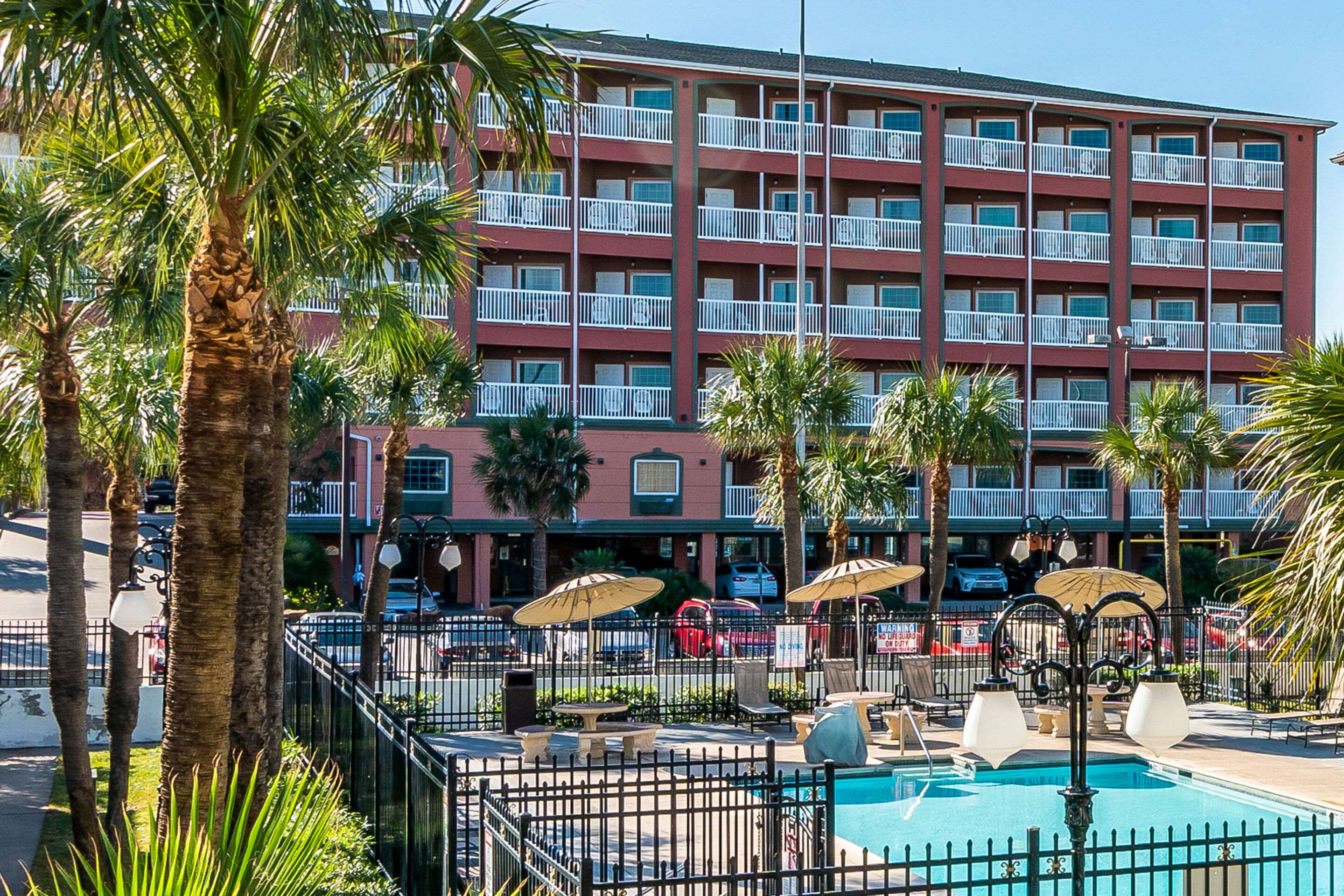 Outdoor pool | Quality Inn & Suites Beachfront
