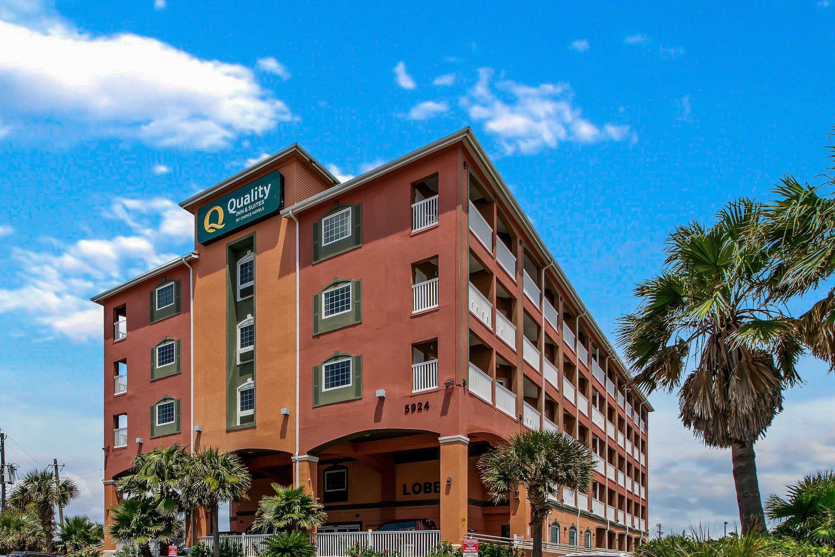 Hotel exterior | Quality Inn & Suites Beachfront
