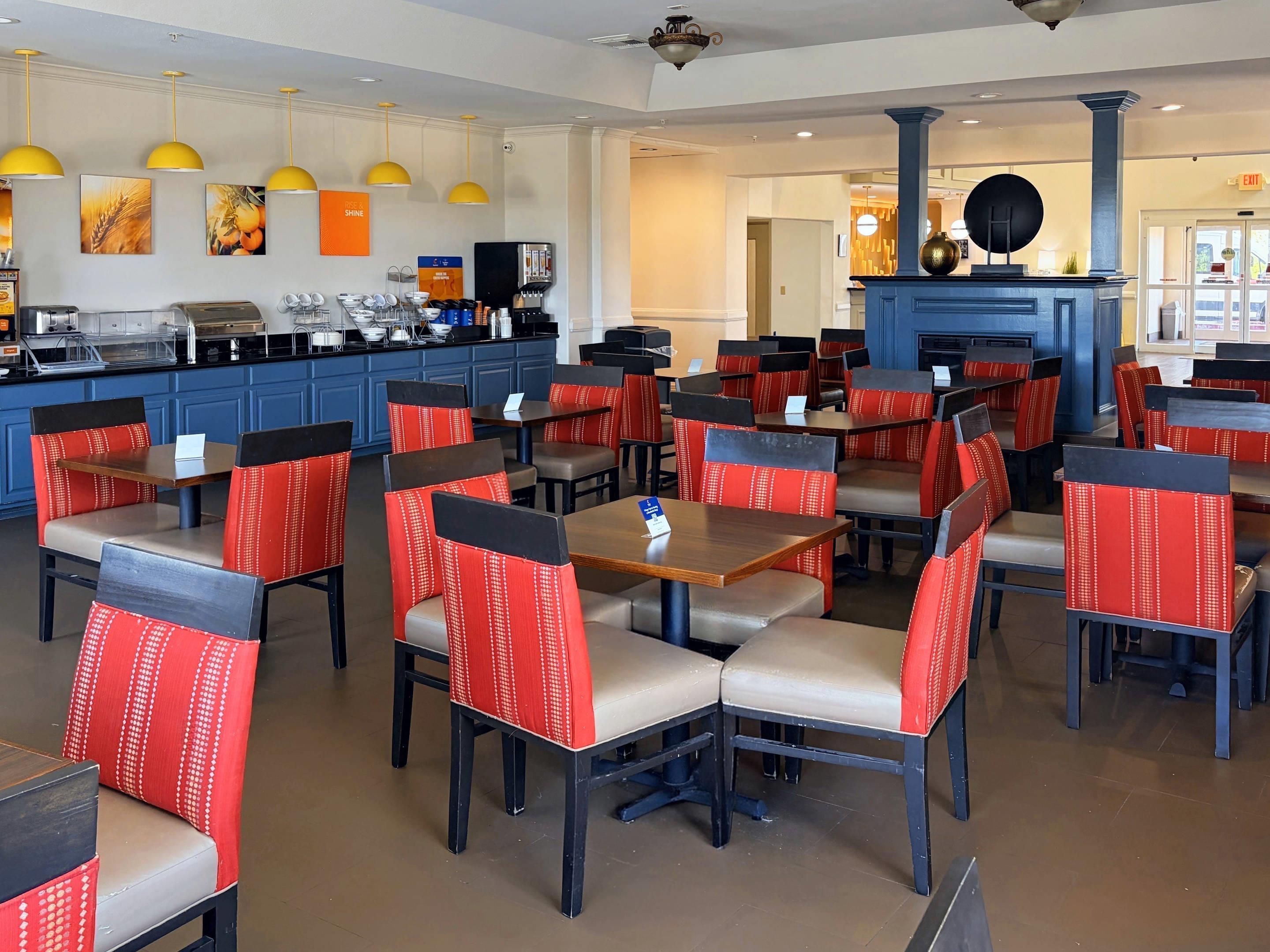 Breakfast area | Comfort Suites Galveston