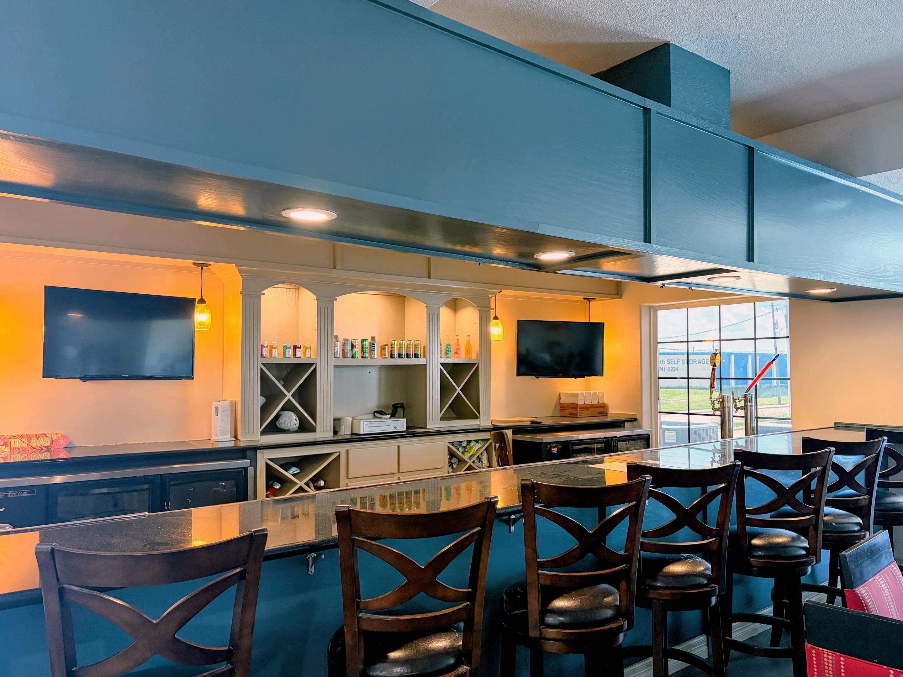 Bar | Comfort Suites Galveston