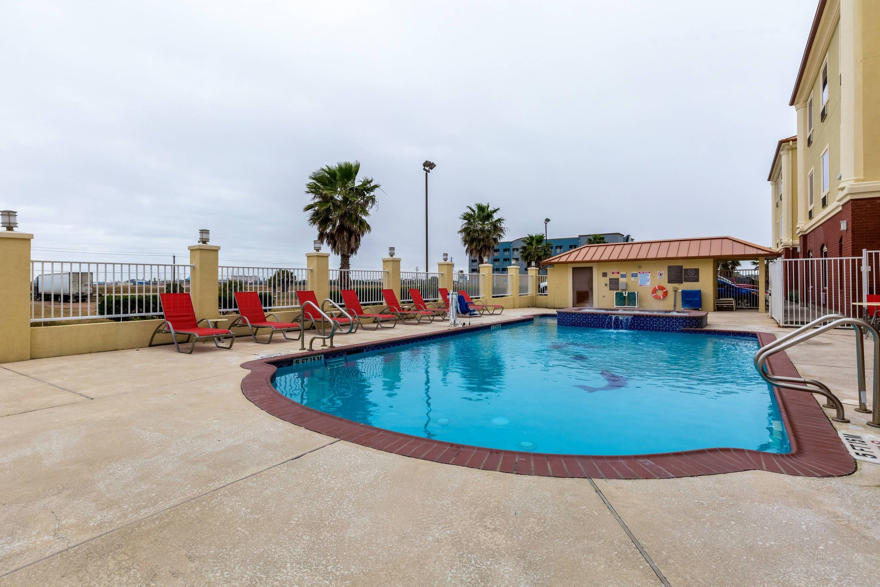 Outdoor pool | Comfort Suites Galveston