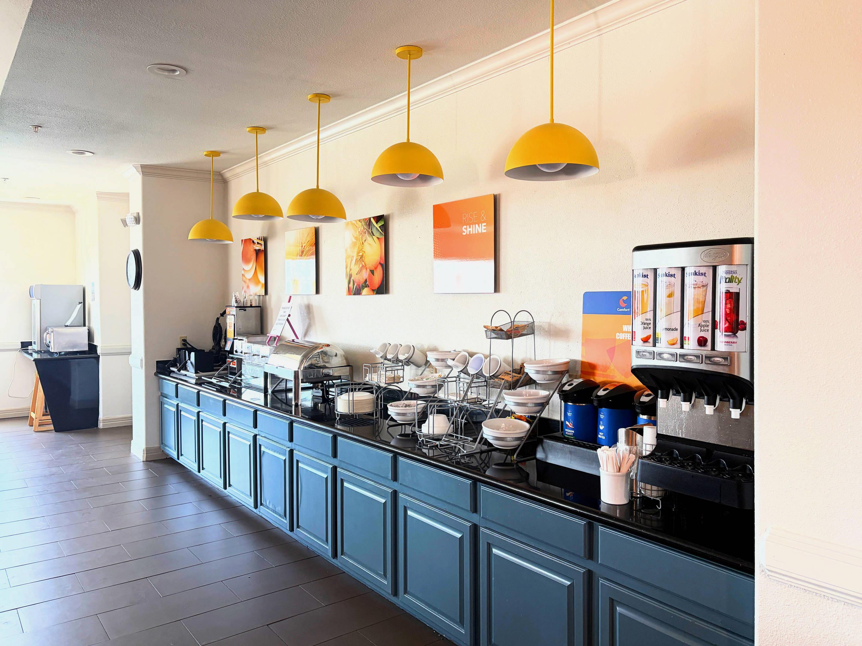Breakfast area | Comfort Suites Galveston