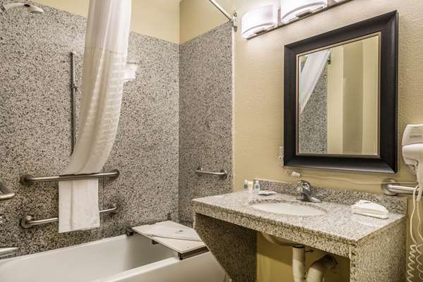 Suite - Comfort Suites San Marcos - I-35, Exit 204A