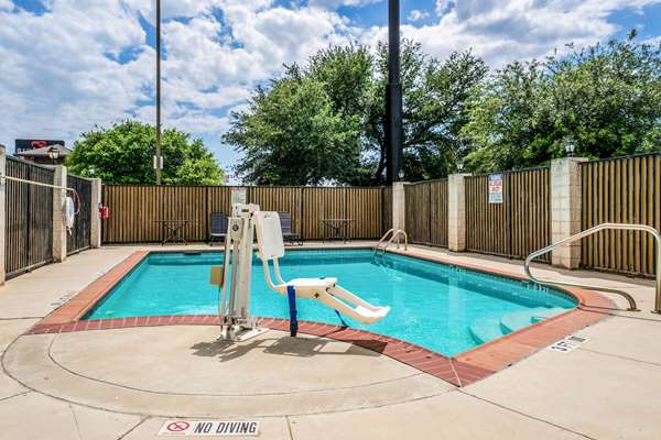 Pool - Comfort Suites San Marcos - I-35, Exit 204A